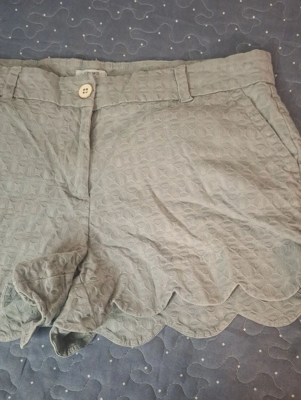 Crown & Ivy Scalloped Hem Textured Women’s Shorts size 12